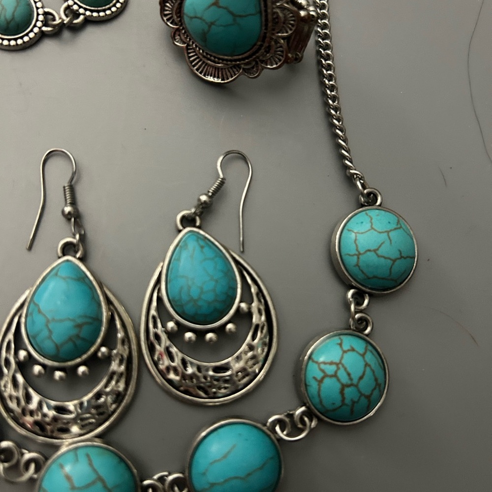 Turquoise and Silver Jewelry Set - Picture 3 of 8